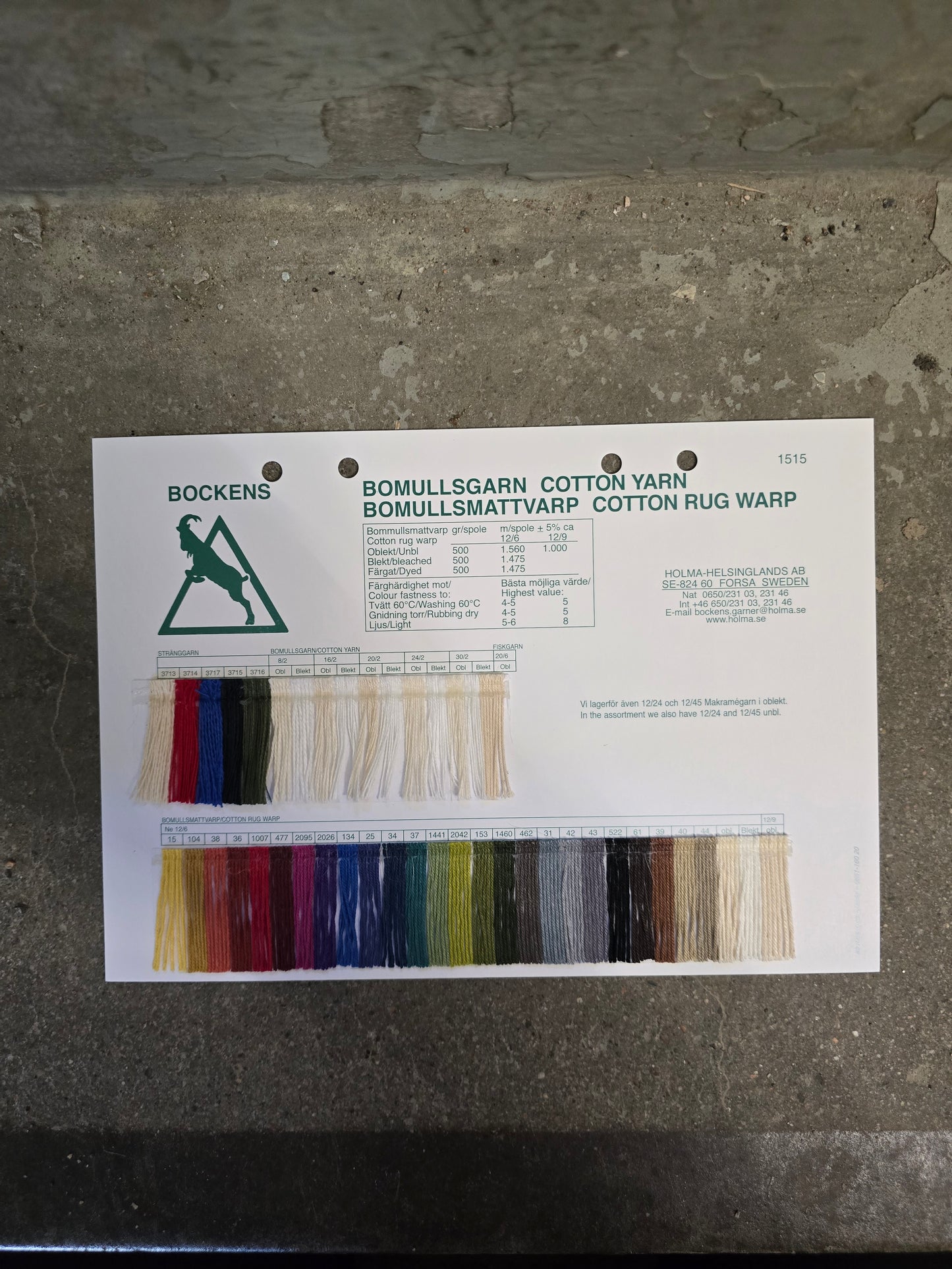 Separata färgkartor på alla våra garner.