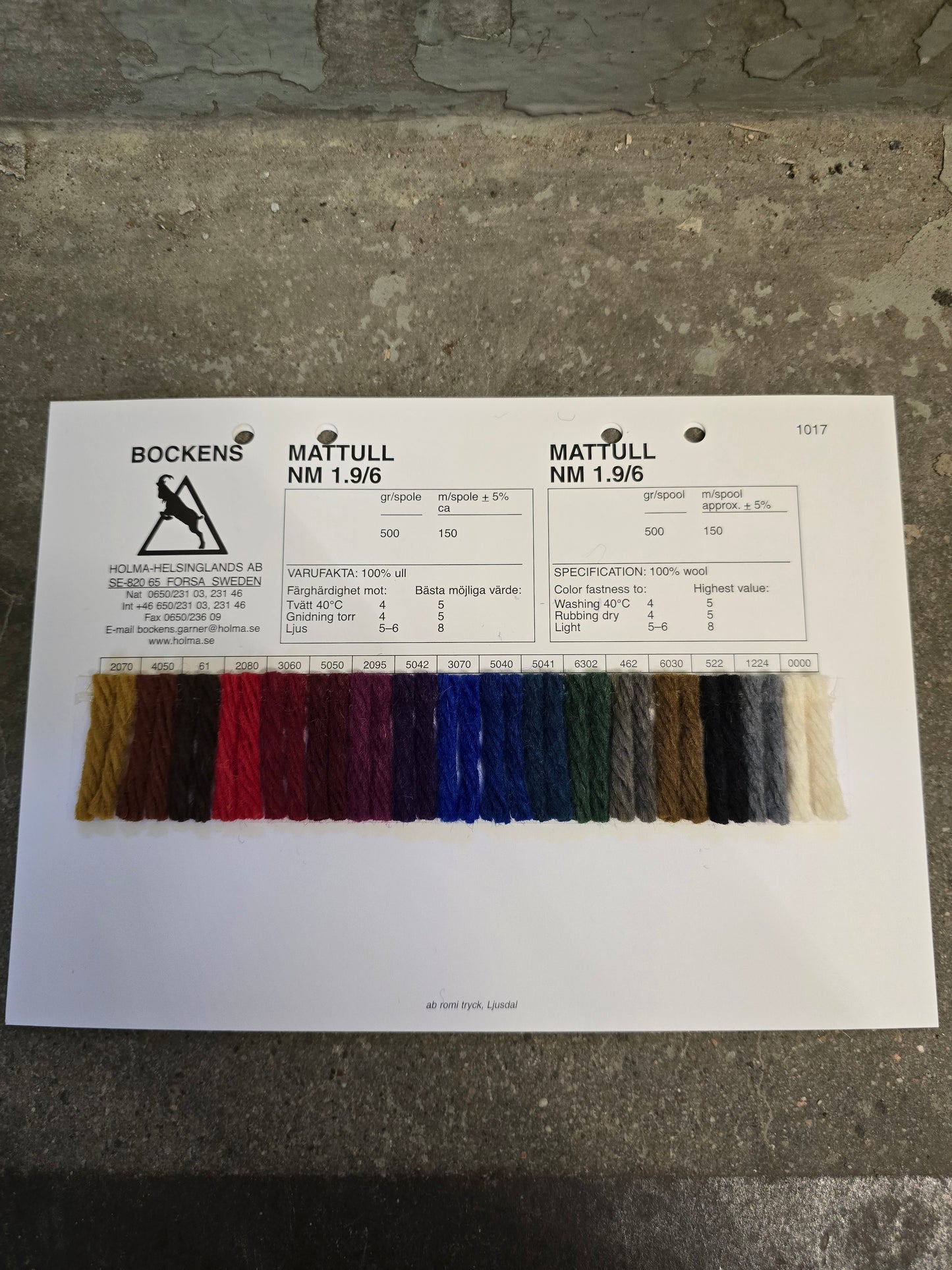 Separata färgkartor på alla våra garner.