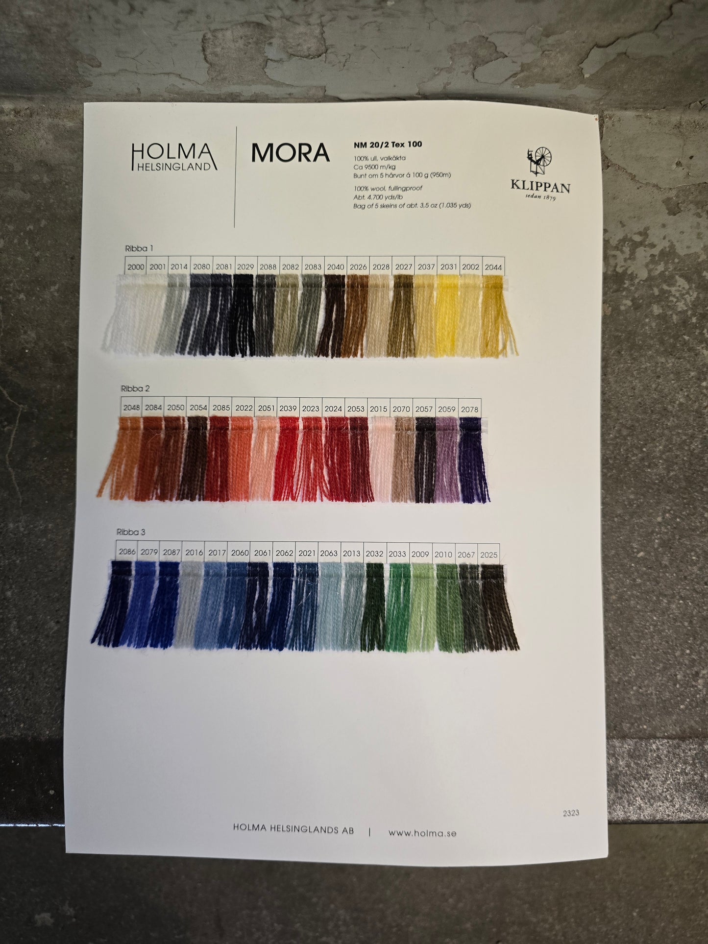 Separata färgkartor på alla våra garner.