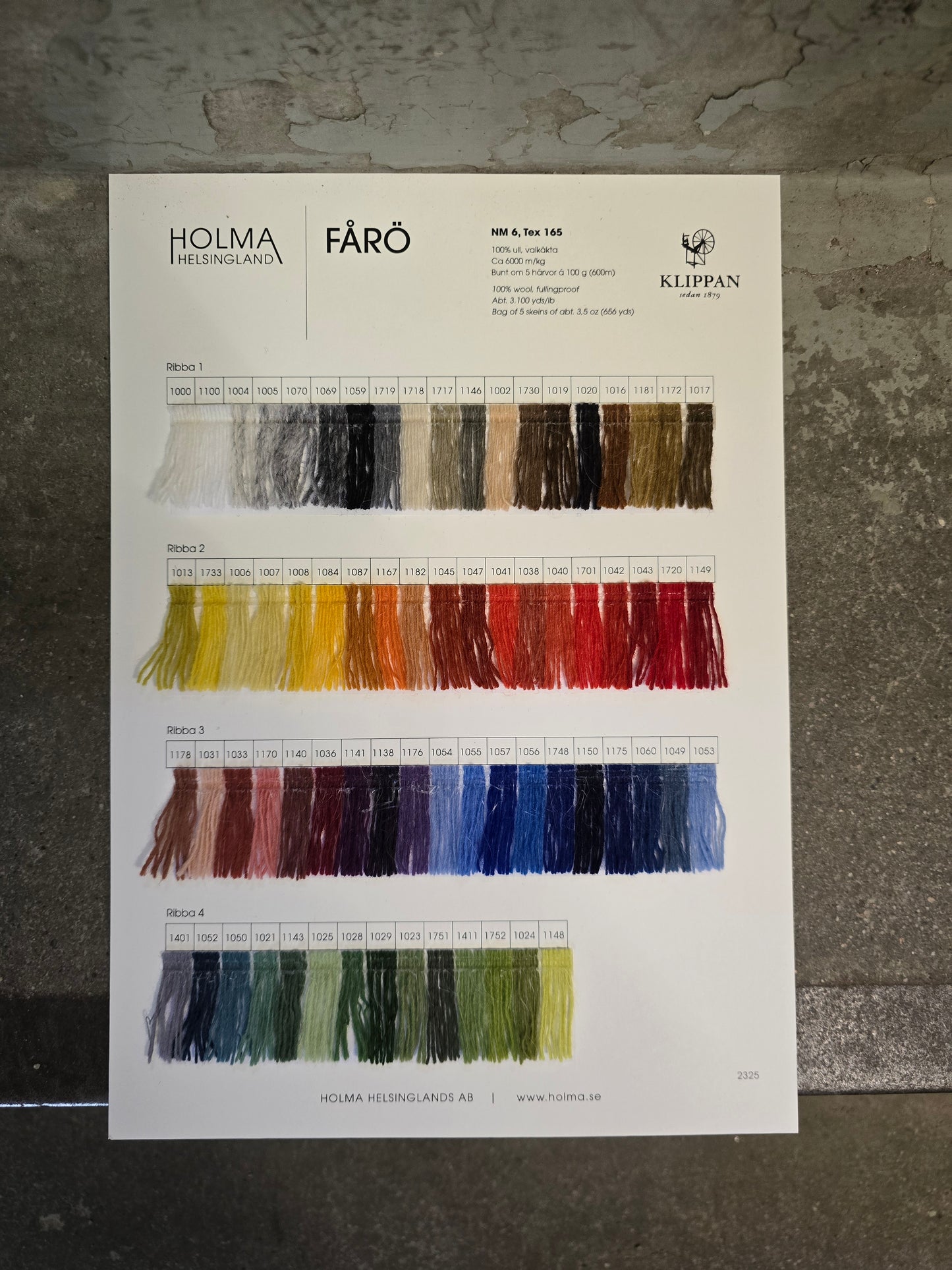 Separata färgkartor på alla våra garner.