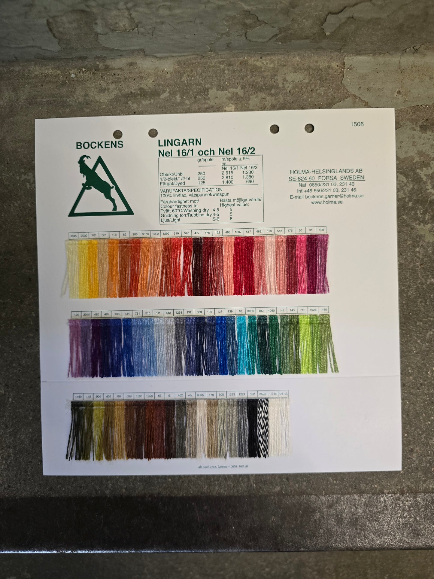 Separata färgkartor på alla våra garner.