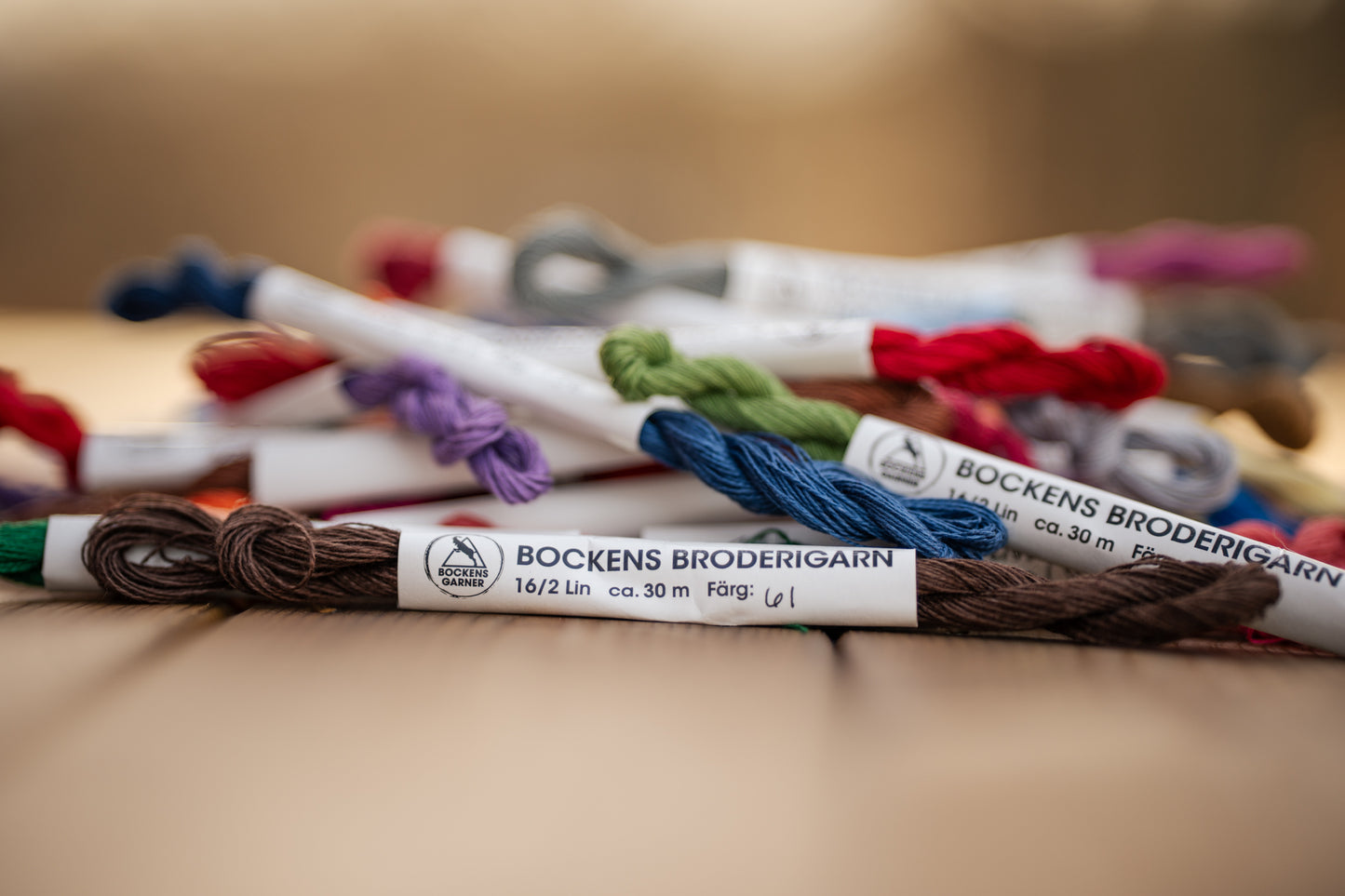 Broderihärvor av 16/2 lin